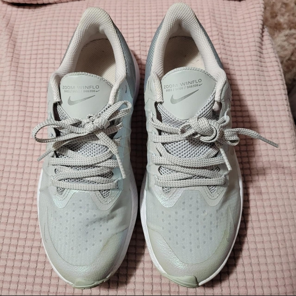 Nike White Low-Top Sneakers with Textured Fabric